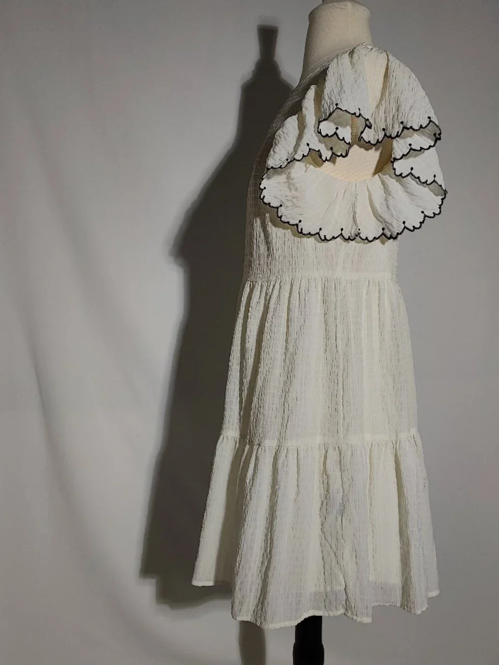 Who What Wear Ivory Crinkle Tiered Flutter Sleeve Mini Dress Size XS